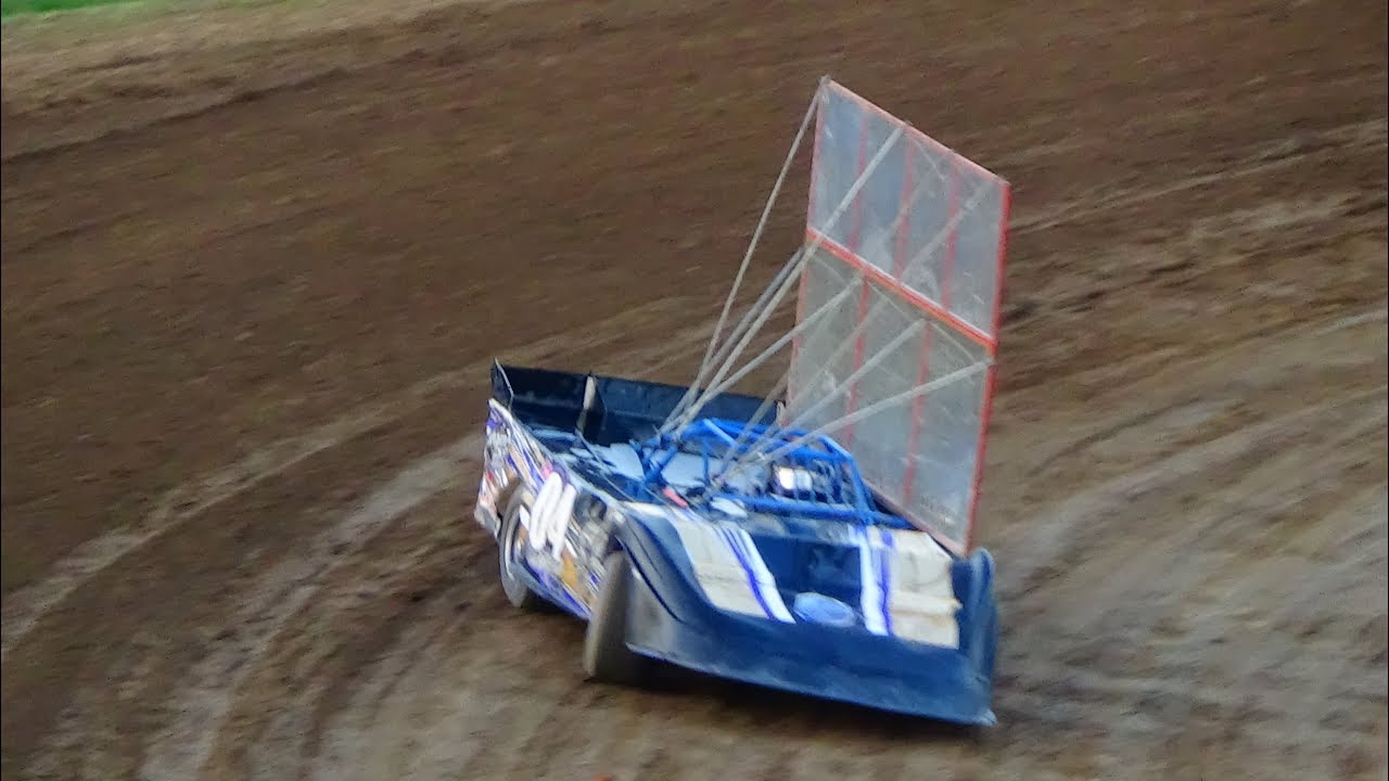 Outlaw Late Model Qualifying at Crystal Motor Speedway, Michigan on 09-03-2017!