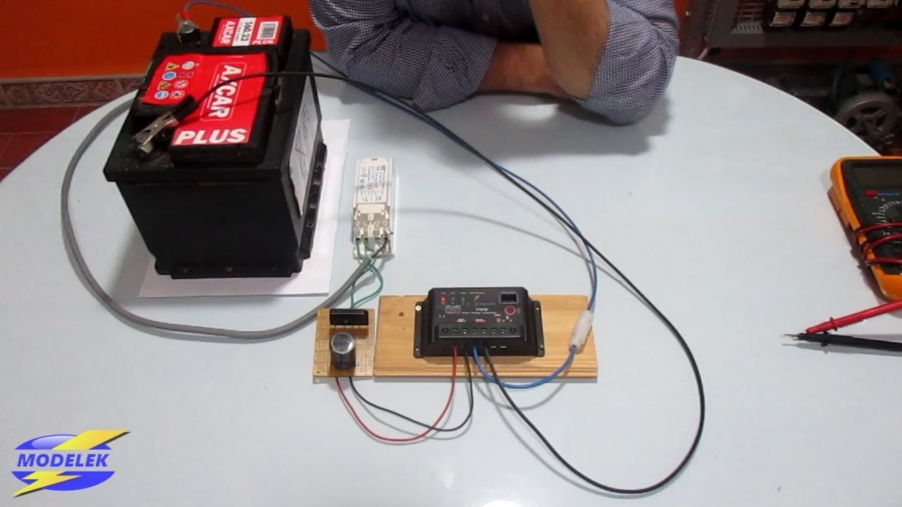 CARGADOR DE BATERÍAS CON REGULADOR FOTOVOLTAICO