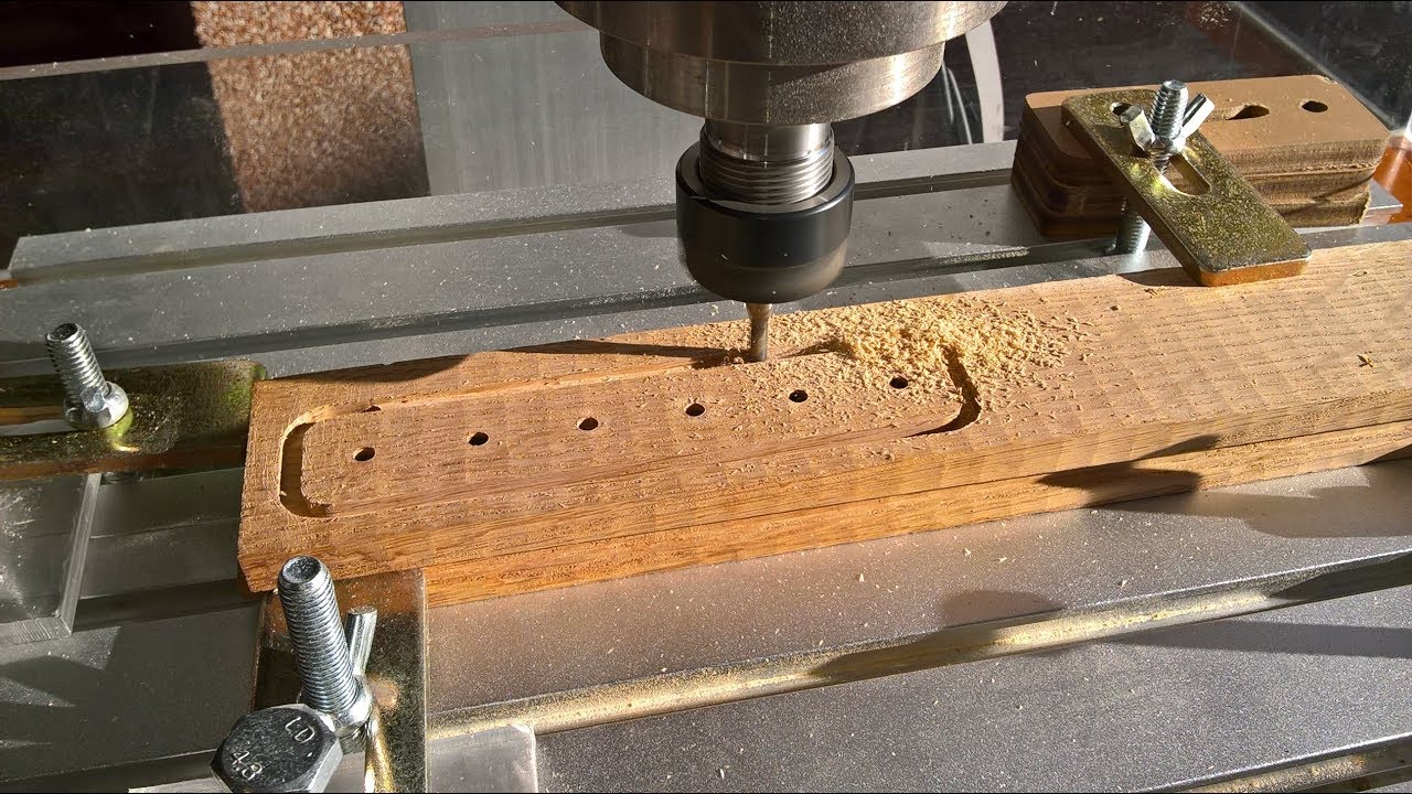 CNC BUŠENJE PROVRTA  U NIZU  2  -  CNC  GLODALICA  HY 3040 TB5