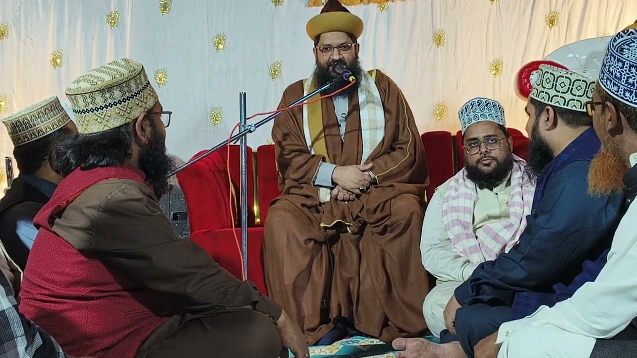 Huzoor Syed Danish miya Sahab Qibla Maddazilhul Aali wa Noorani Kichoucha Shareef P2