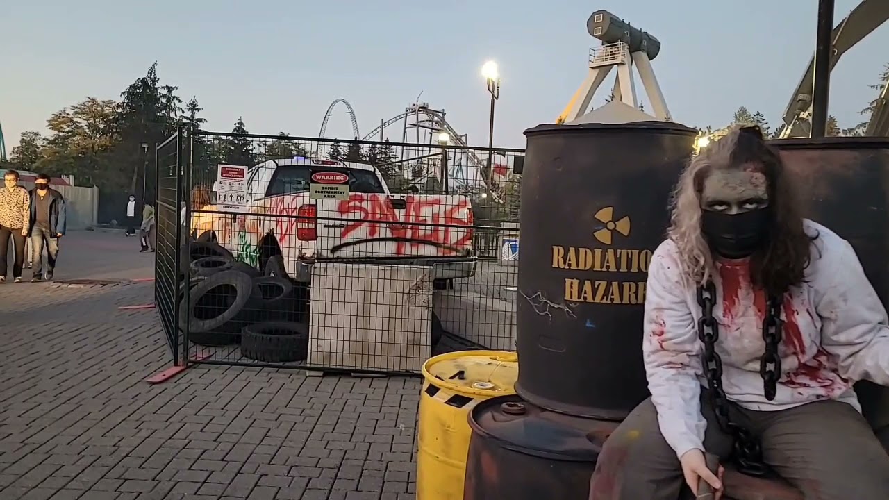 ZOMBIES! Day One of Canada's Wonderland Halloween Haunt