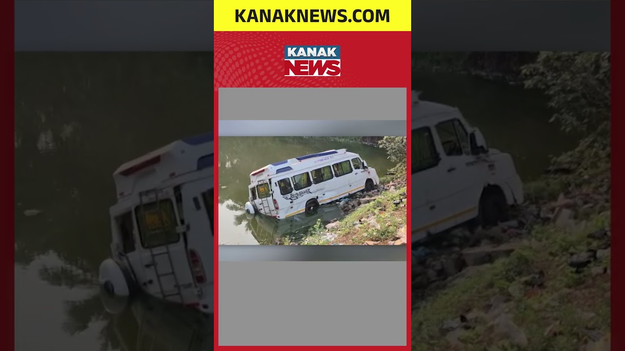 Traveller Falls Into Pond in Ganjam | 19 Passengers Escape Narrowly in Late Night Accident