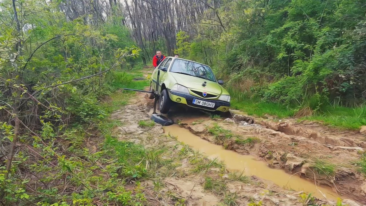 Off Road cu Dacia Solenza - Salvati din noroi de Dacia 1310