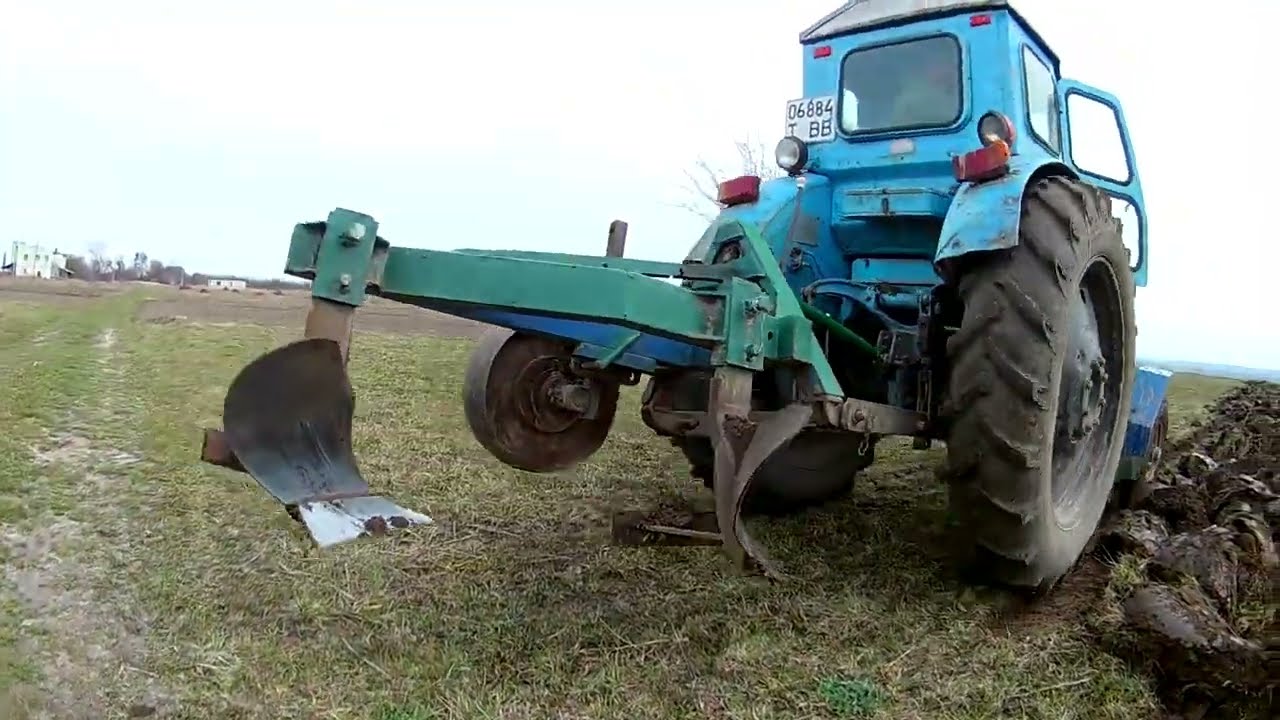 Оранка тракторами Т-40 А .. Т-40 АМ в різних умовах .ua.