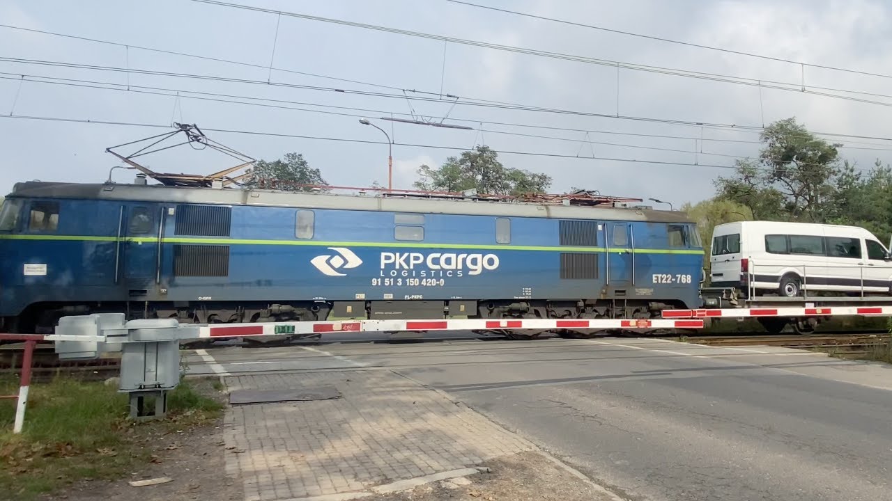Wrocław, ul. Piotra Czajkowskiego, przejazd kolejowy, Railway crossing [4K]