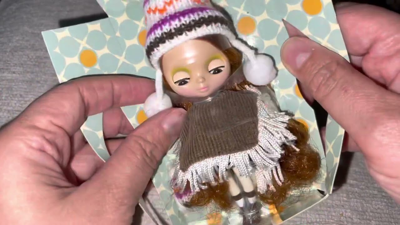 Dressing my Smallest Blythe Petite Dolls - New Tiny Outfits