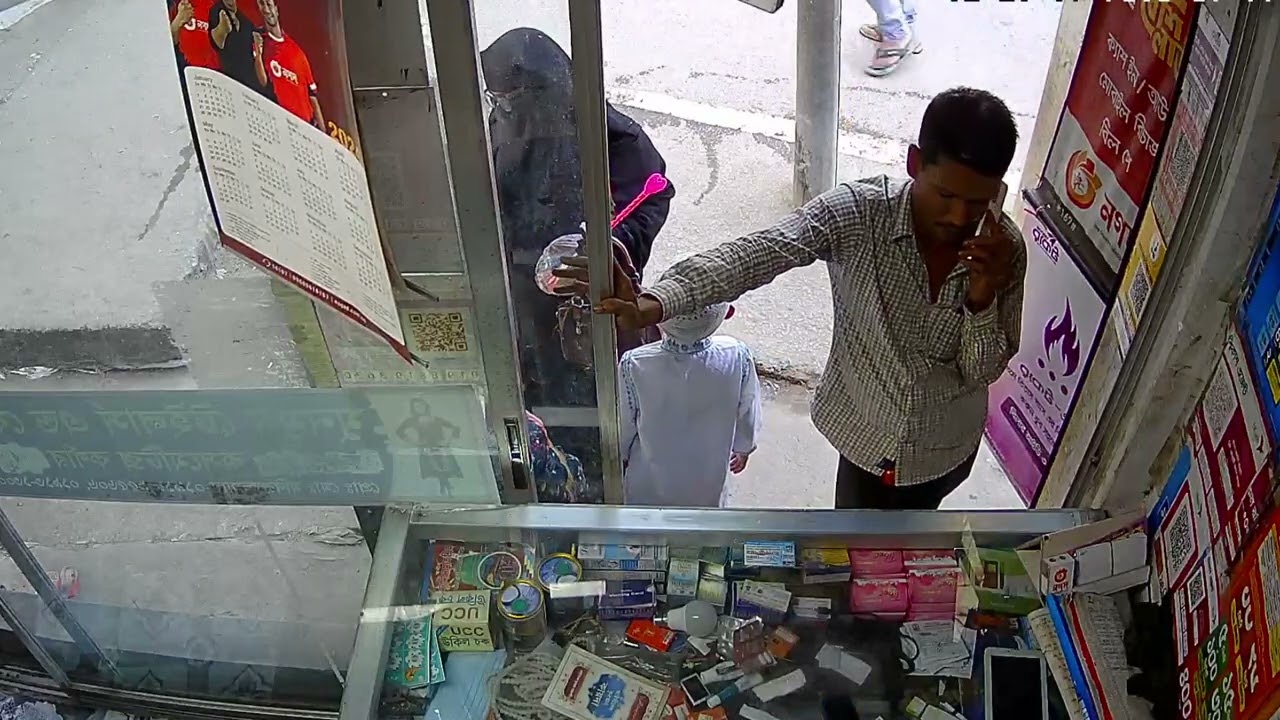 প্রতারকদের নিত্য নতুন কৌশলের কাছে দোকানদাররা যেন নিরুপায়। Halal Grocery Shop