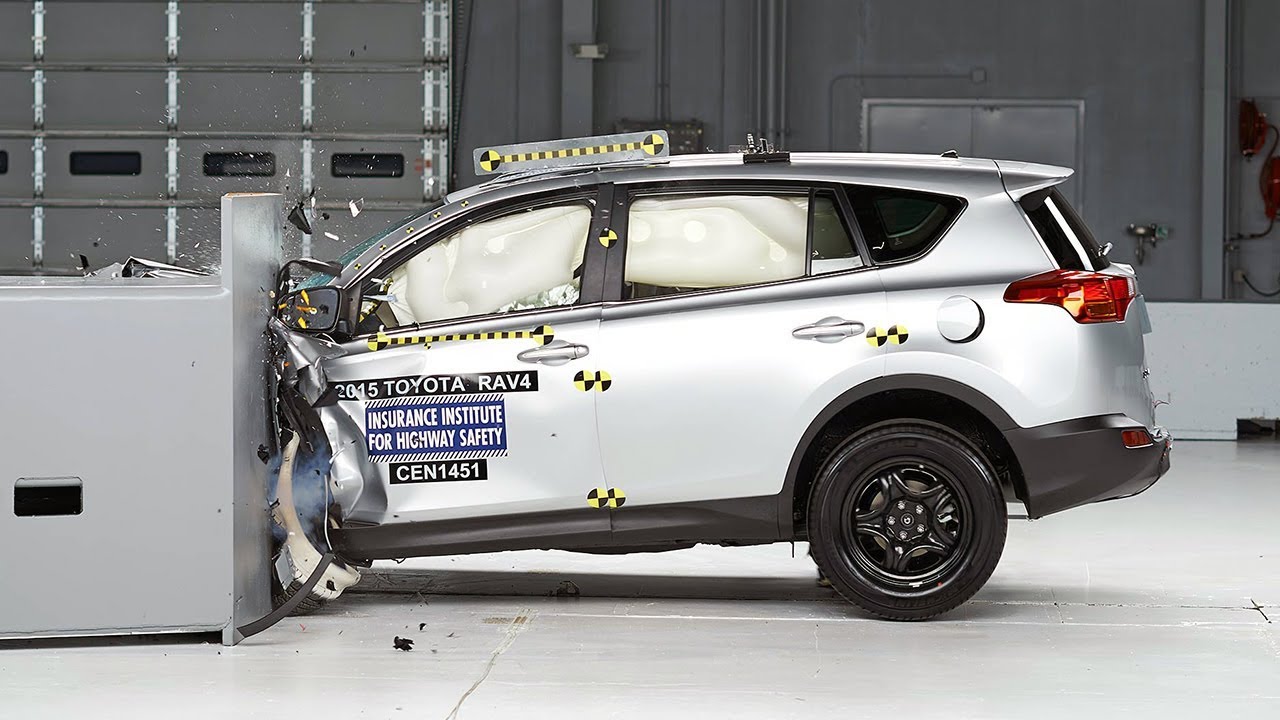 2015 Toyota RAV4 driver-side small overlap IIHS crash test