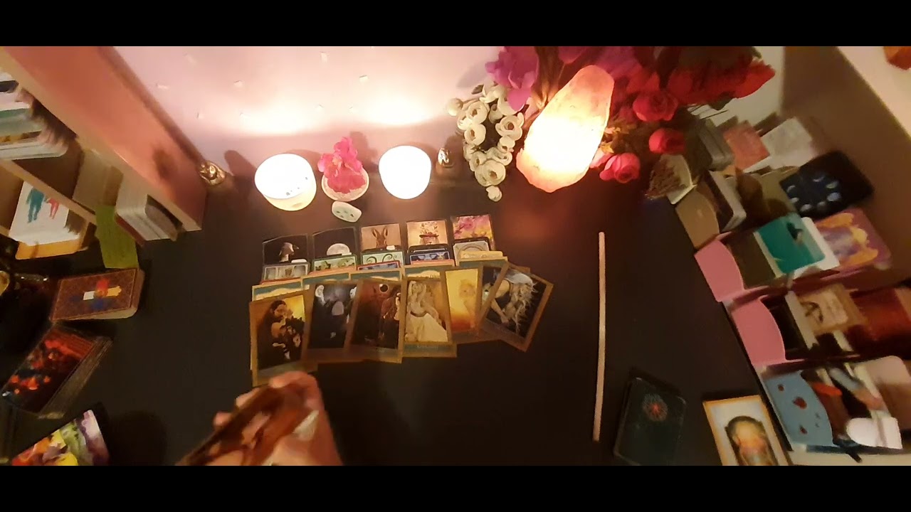 Aklımdaki kişi beni nasıl görüyor/ondaki ben nasılım/ilişkimize dair ne yapmak istiyor