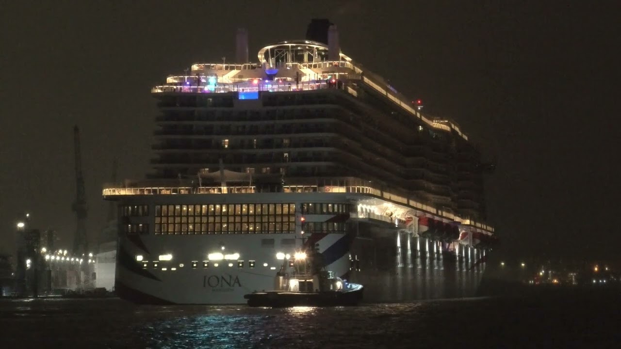 4K IONA  Schöne vorbeifahrt an den Landungsbrücken in Hamburg 16 02 2026