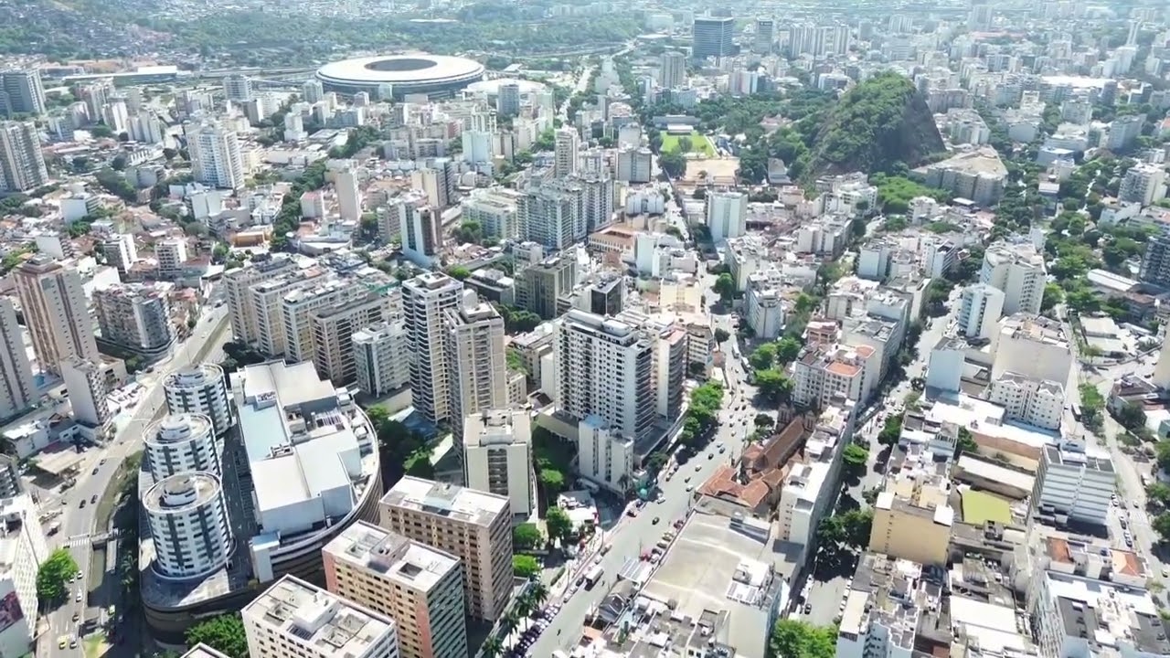 Drone na Tijuca (RJ), voo da Usina ao Maracanã.