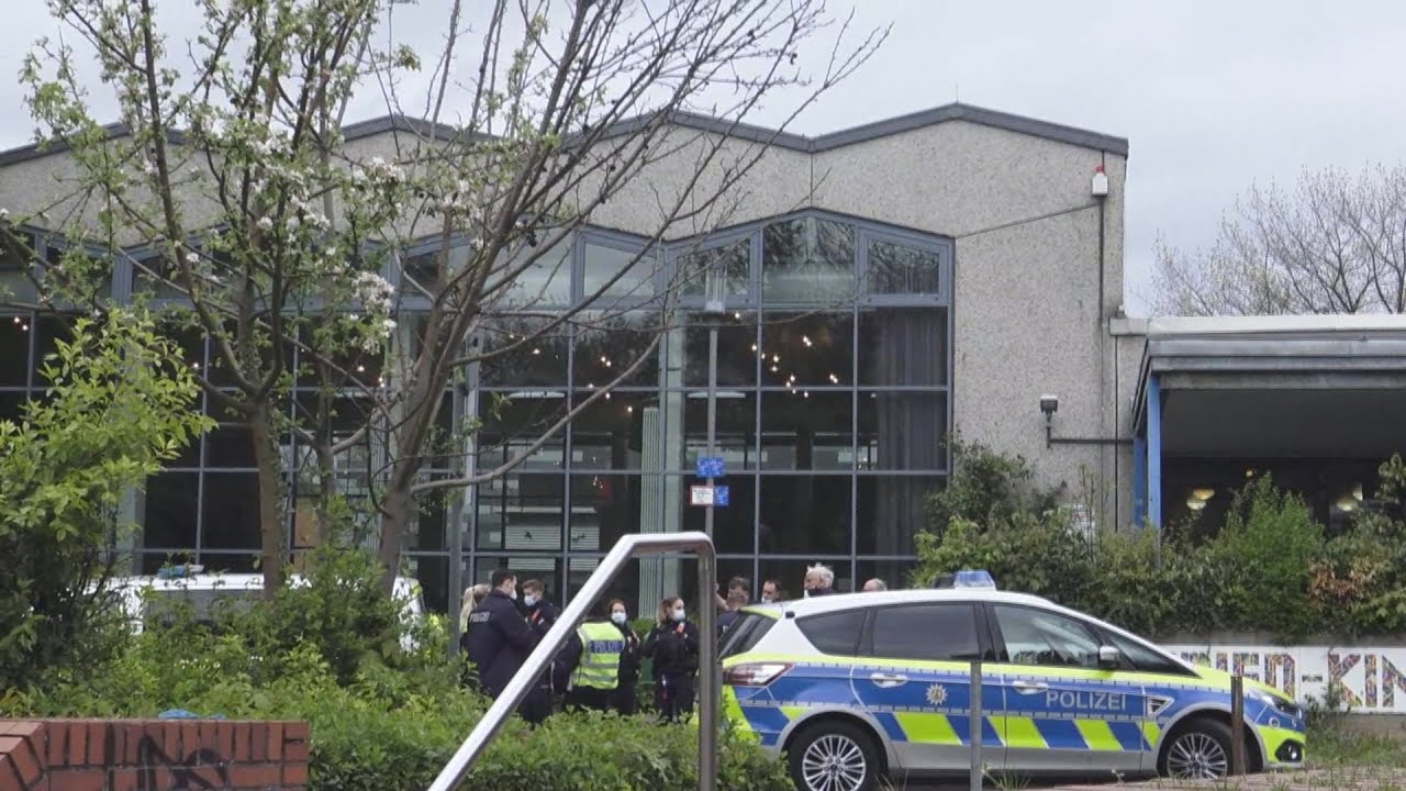 Bombendrohung vor Abi-Prüfung in Ville-Gymnasium in Erftstadt-Liblar am 04.05.21 + O-Ton