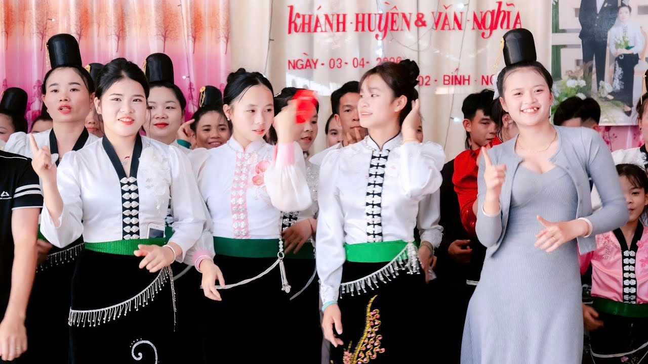 QU&Aacute; ĐẸP QU&Aacute; TUYỆT VỜI NHẠC S&Agrave;N T&Acirc;Y BẮC CHỊ EM NHẢY TẠI Đ&Aacute;M CƯỚI NGƯỜI TH&Aacute;I - KH&Aacute;NH HUYỀN & VĂN NGHĨA