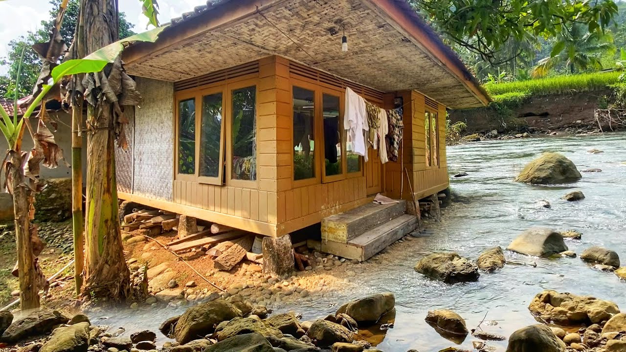 SUASANA SORE YANG TENANG, SEBELUM TURUN HUJAN DI KAMPUNG NAMBAH BETAH, PEDESAAN SUNDA JAWA BARAT