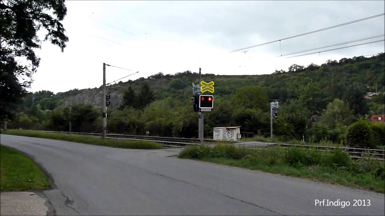 Přejezd mezi žst Řevnice - Zadní Třebaň (nové pléblé?)