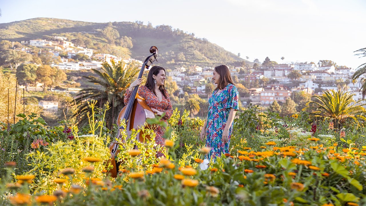 La Negra Atilia - Ana Gil y Samantha