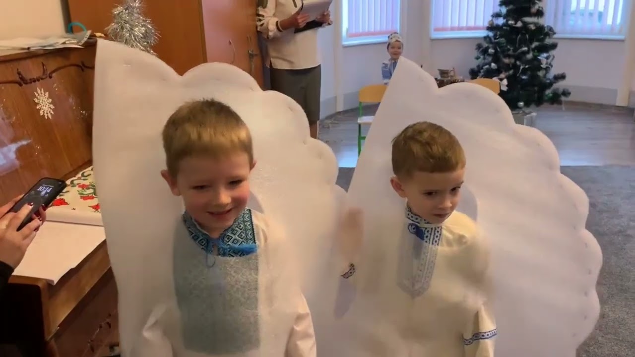 Різдвяні свята у нашому краю Сер. гр. Метелики Вих Зеленська  Фарбітник музкер Тимишин хор. Крутник