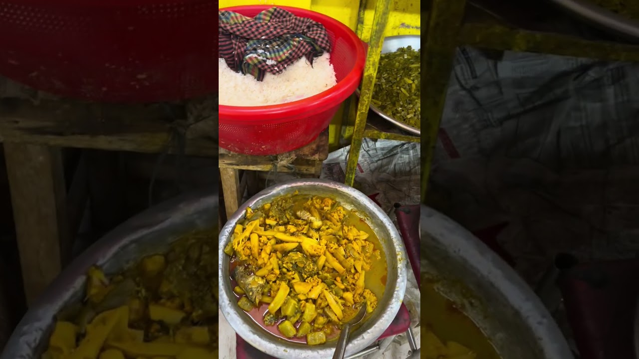 বৃদ্ধ লোকটি দুই দিন না খেয়ে এই ভাবে শুয়ে আছে🥲