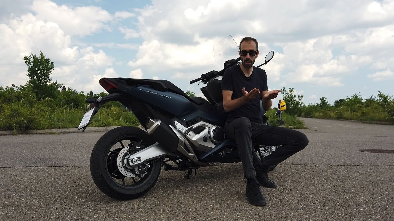Honda Forza 750 - Motocicleta cu aspect de scuter
