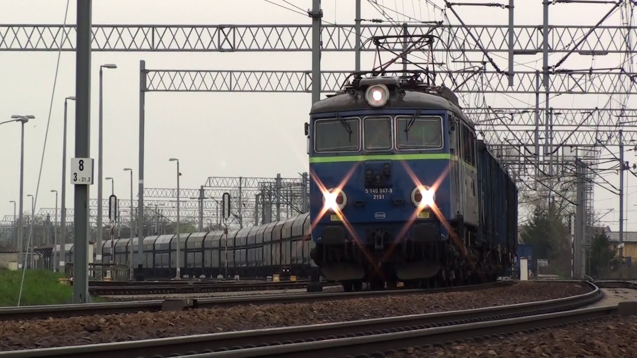 EU07-1521 rusza z poc. towarowym ze stacji Chojnów