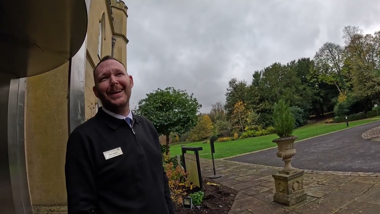 Missenden Abbey - Great Missenden Buckinghamshire - Part 1 - Staff  Interaction 👍✔️