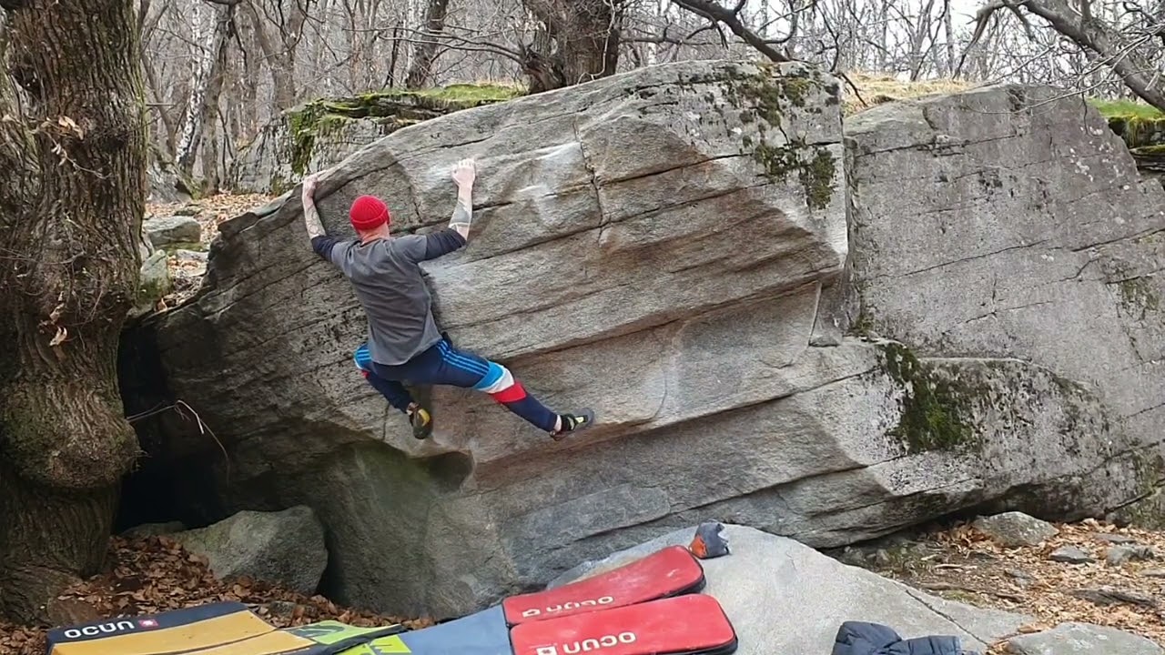 Chironico - Beppe's boulder 7B