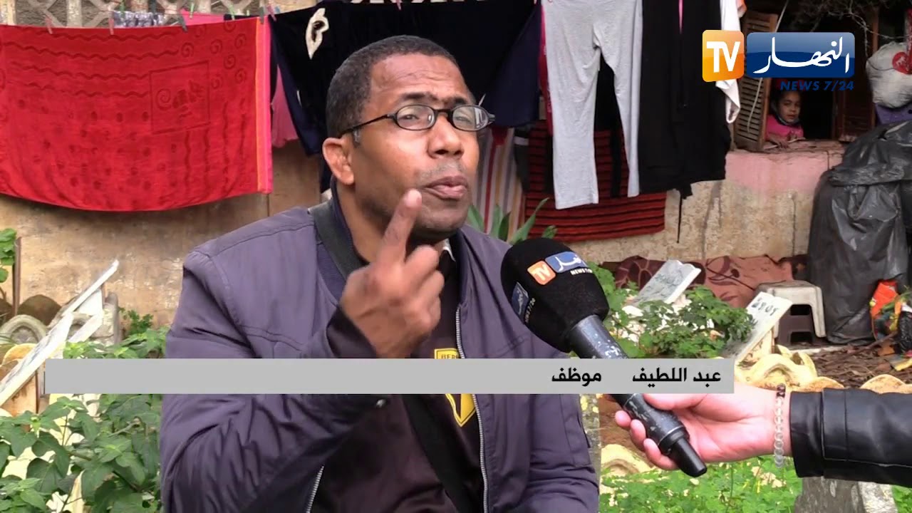العيش داخل كوخ بمقبرة بوروبة..  معاناة عائلة