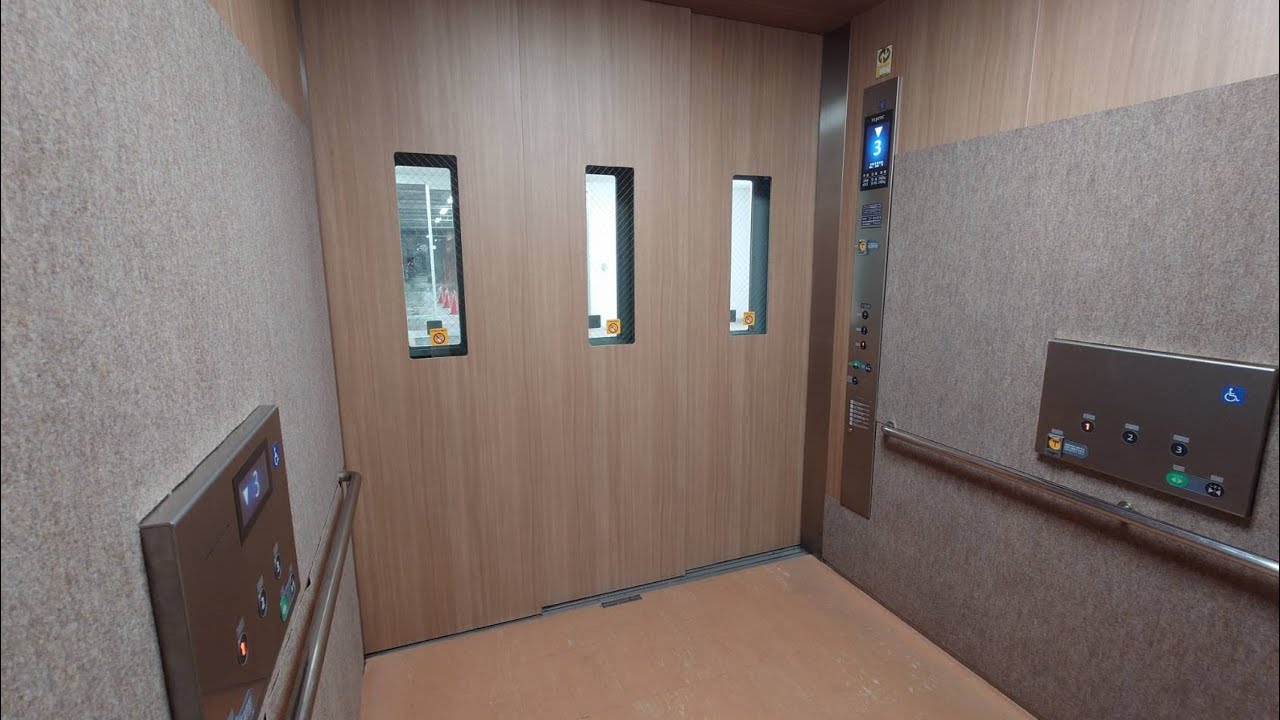 ジョイフルエーケー屯田店のエレベータ―　（更新後）