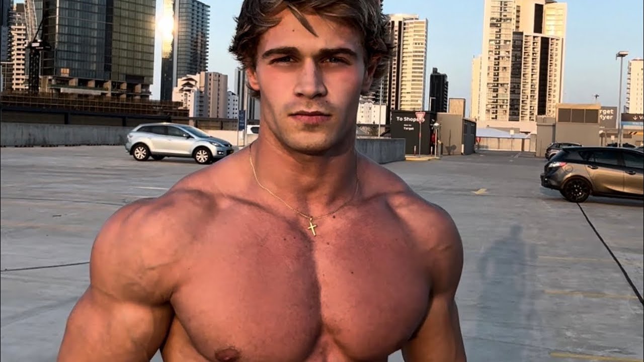 HOW TO BUILD BIG SHOULDERS