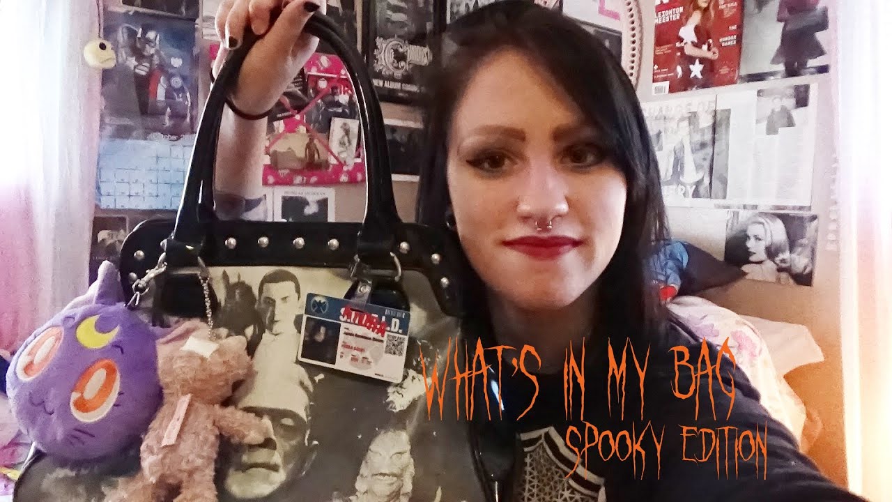 What's in my bag - Spooky Edition