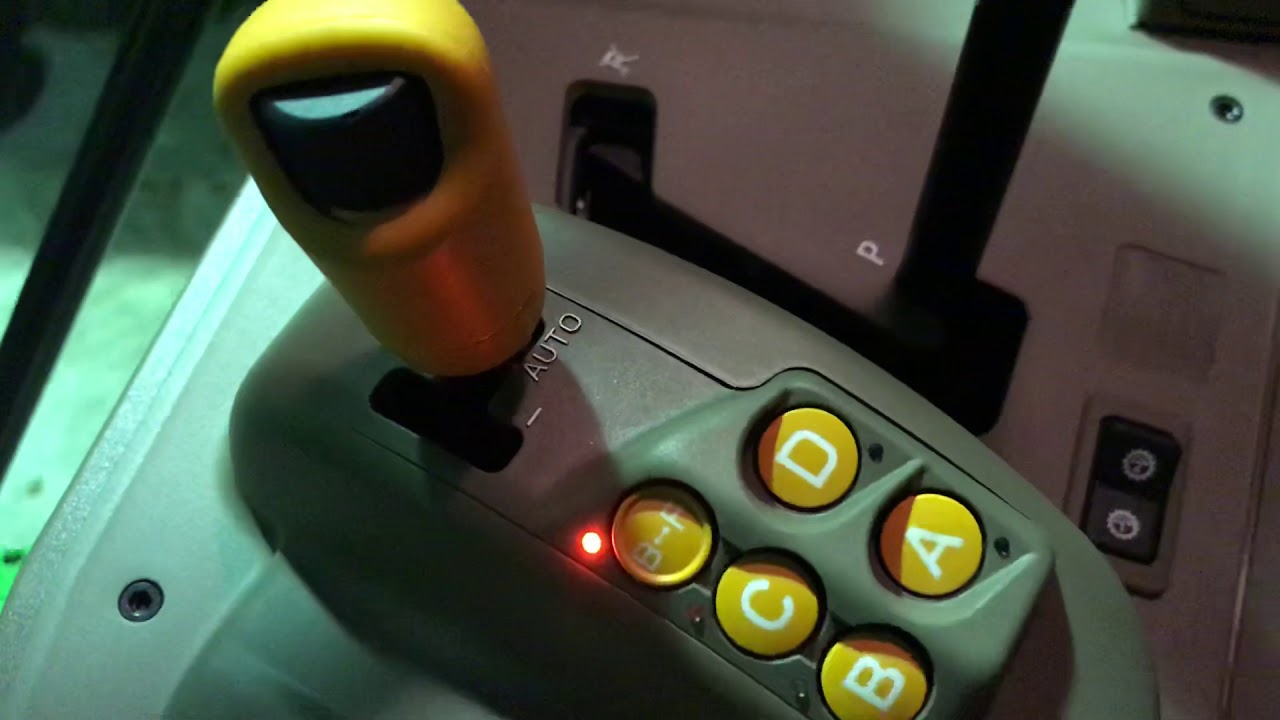 Unboxing John Deere 6110M CommandQuad Plus