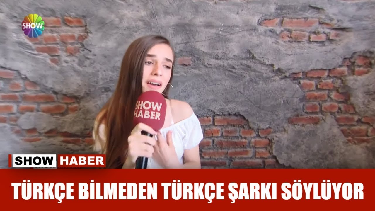 Türkçe bilmeden Türkçe şarkı söylüyor