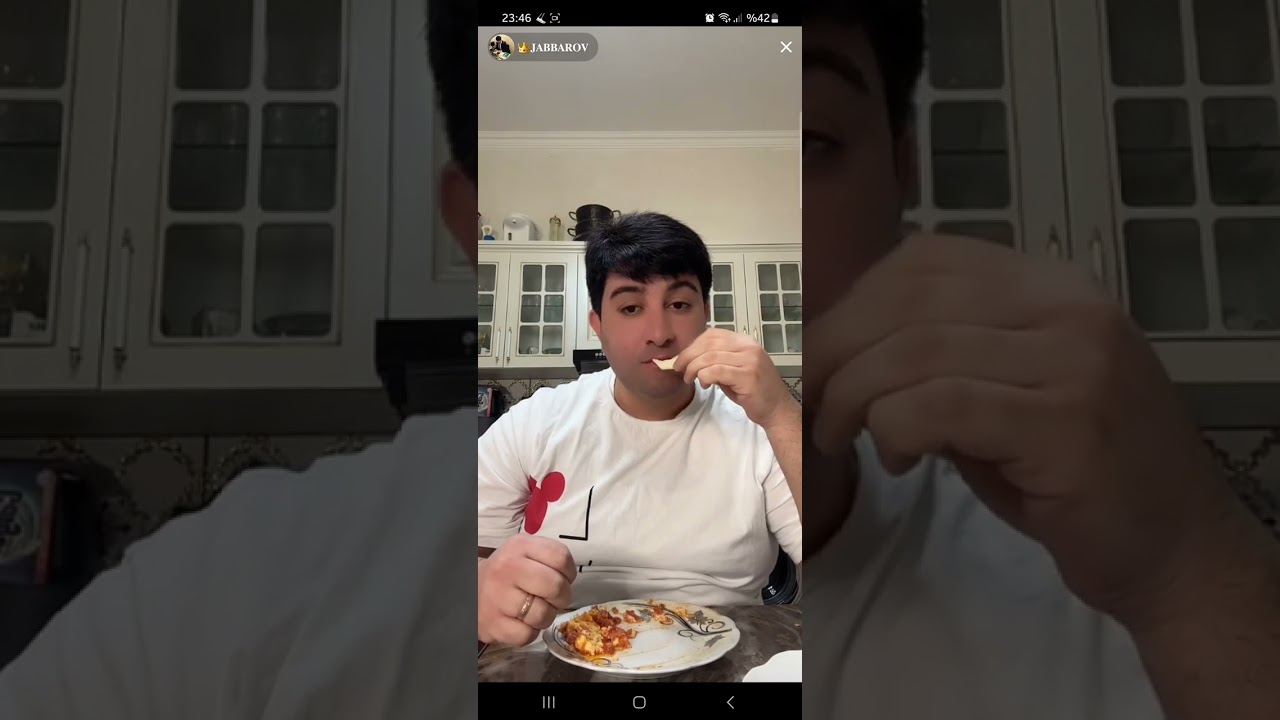 Azer Zahid babosu gorub canlidan pk cixdi.Babos dadli dadli yemek yeye yeye oz xesdeliyinden danisdi
