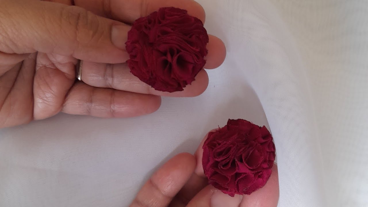 Pom pom de tecido.