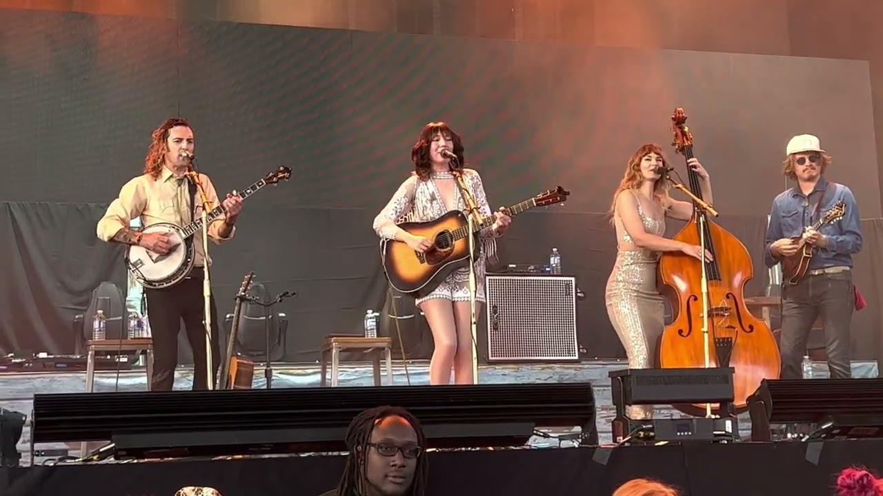 Molly Tuttle - Crooked Tree & White Rabbit (Toronto 2023)