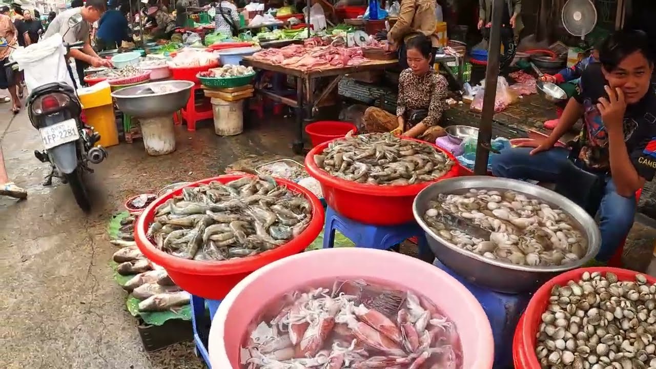 Cambodian Food Market- Fresh Fish, Chicken, Seafood, Meat, Vegetables @Piphum Thmey Morning Market 