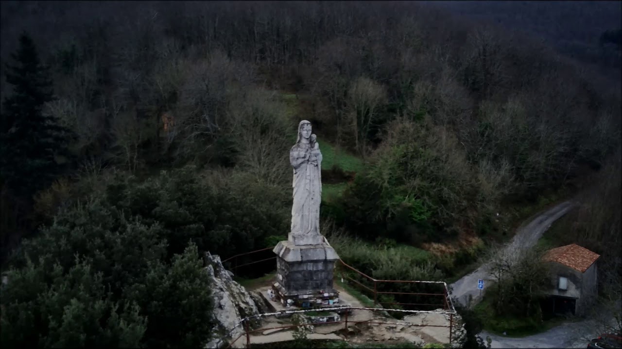 Passerelle et château médiéval Hautpoul Tarn