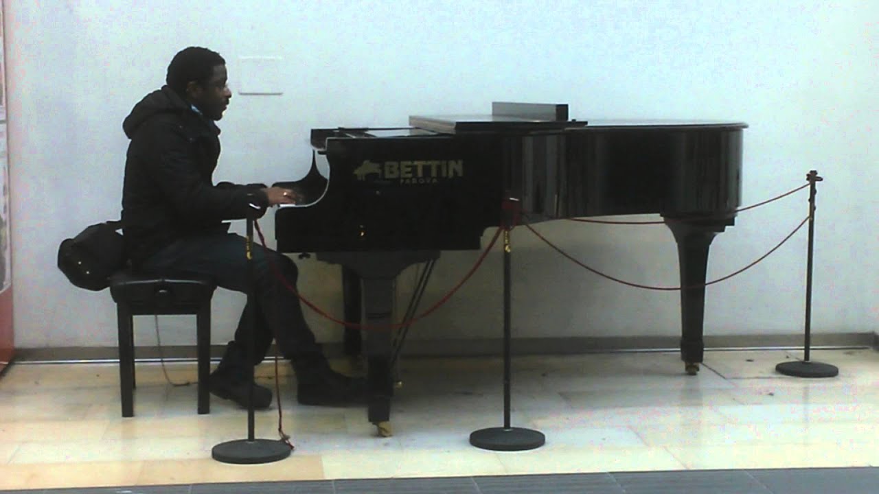 #10 Street piano performance at Padova station - Pianoforte 