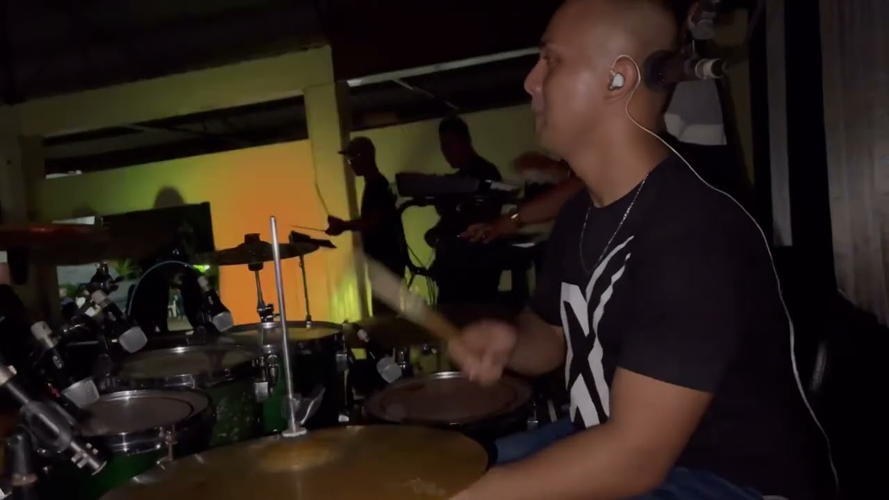 Xessionz Live (Renato Wirjoredo)