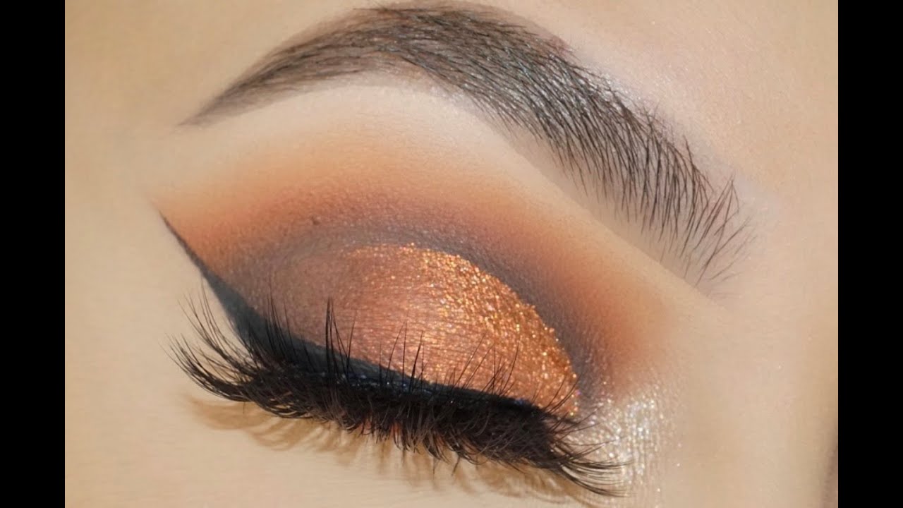 BLACK SMOKEY EYE