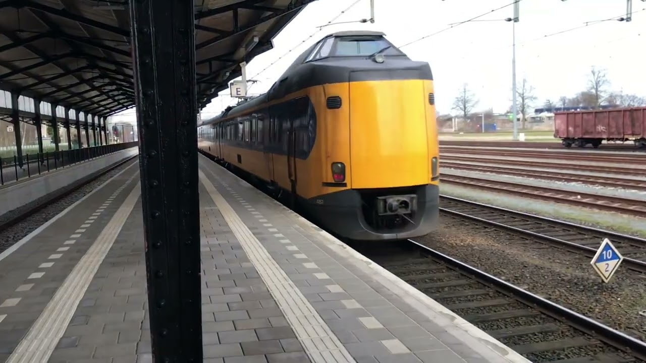 Treinen op Station Almelo