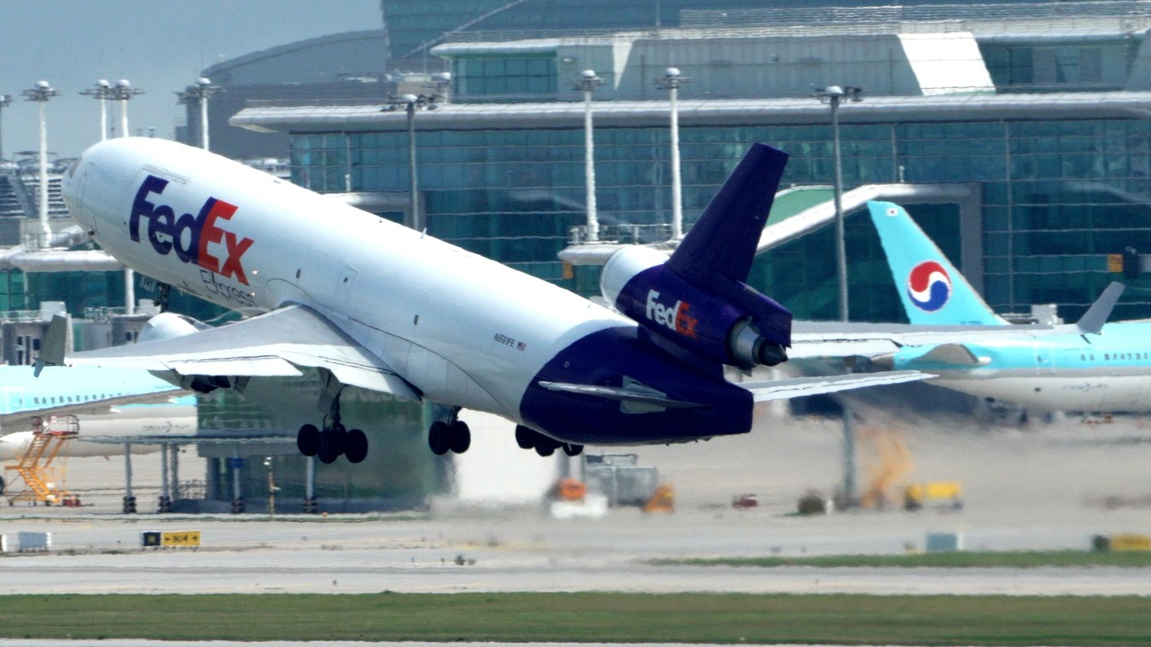 Steep & Short Take-off Fedex MD-11 Seoul Incheon Airport 8K
