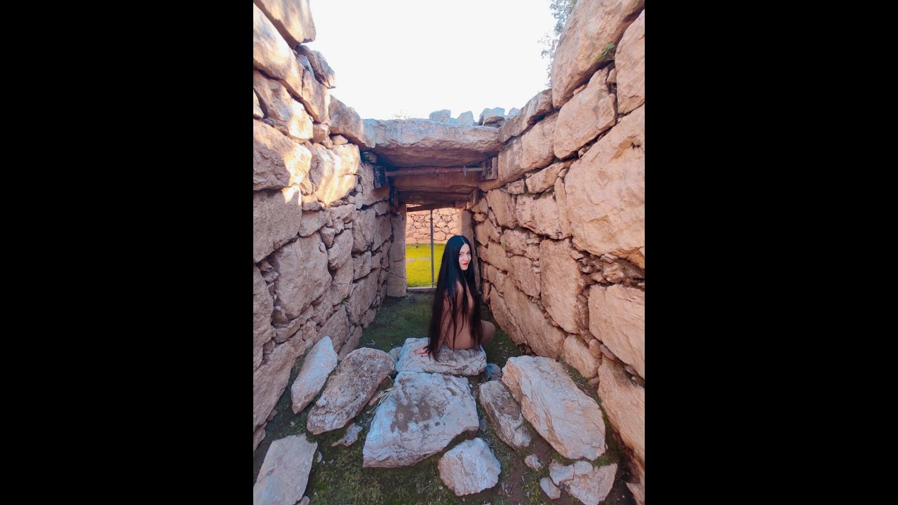 &Alpha;&Mu;&Phi;&Iota;&Sigma;&Sigma;&Alpha;: &omicron; &Alpha;&gamma;&nu;&omega;&sigma;&tau;&omicron;&sigmaf; &Theta;&omicron;&lambda;&omega;&tau;ό&sigmaf; &Tau;ά&phi;&omicron;&sigmaf; ~ Ancient Tholos Tomb, Amfissa - Greece