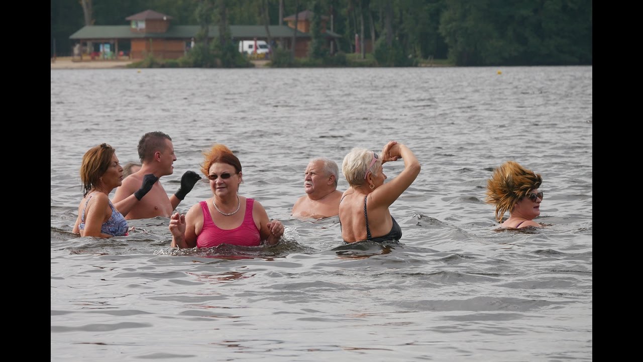 Kolejny sezon kąpieli w lodowatej wodzie jeziora Trzesiecko rozpoczęty!
