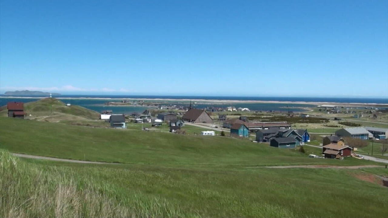 Tourisme aux Îles-de-la-Madeleine: des dizaines de croisiéristes attendus cet été - Entrevue avec De
