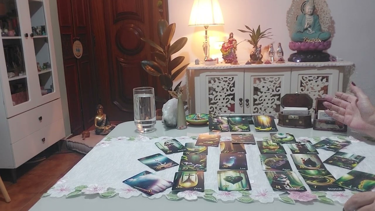 ALGUÉM ESTÁ COM A MENTE PERTURBA E SE COBRA PELO QUE TE FEZ, NÃO DORME DIREITO DE SAUDADES DE VOCÊ