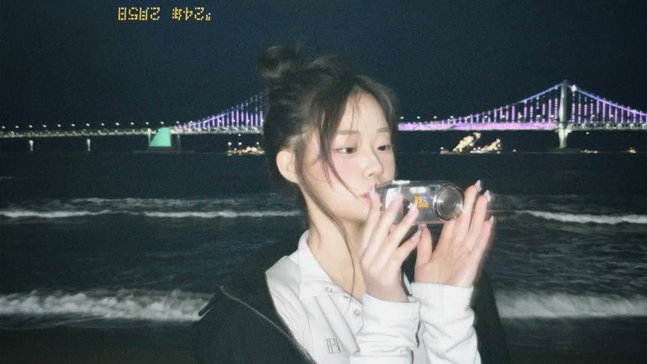뷰파인더 속의 밤바다 (The Night Sea in the Viewfinder) – Mi.Hwang | 미황