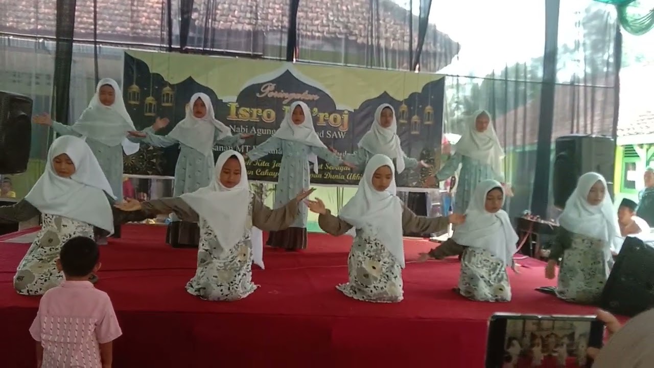 Rohmatun Lil Ngalamien Dance