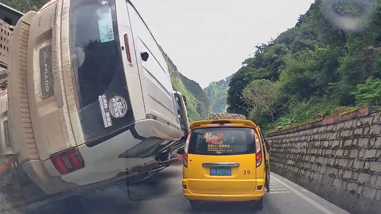 Top 20 Shocking Road Accidents Caught on Camera