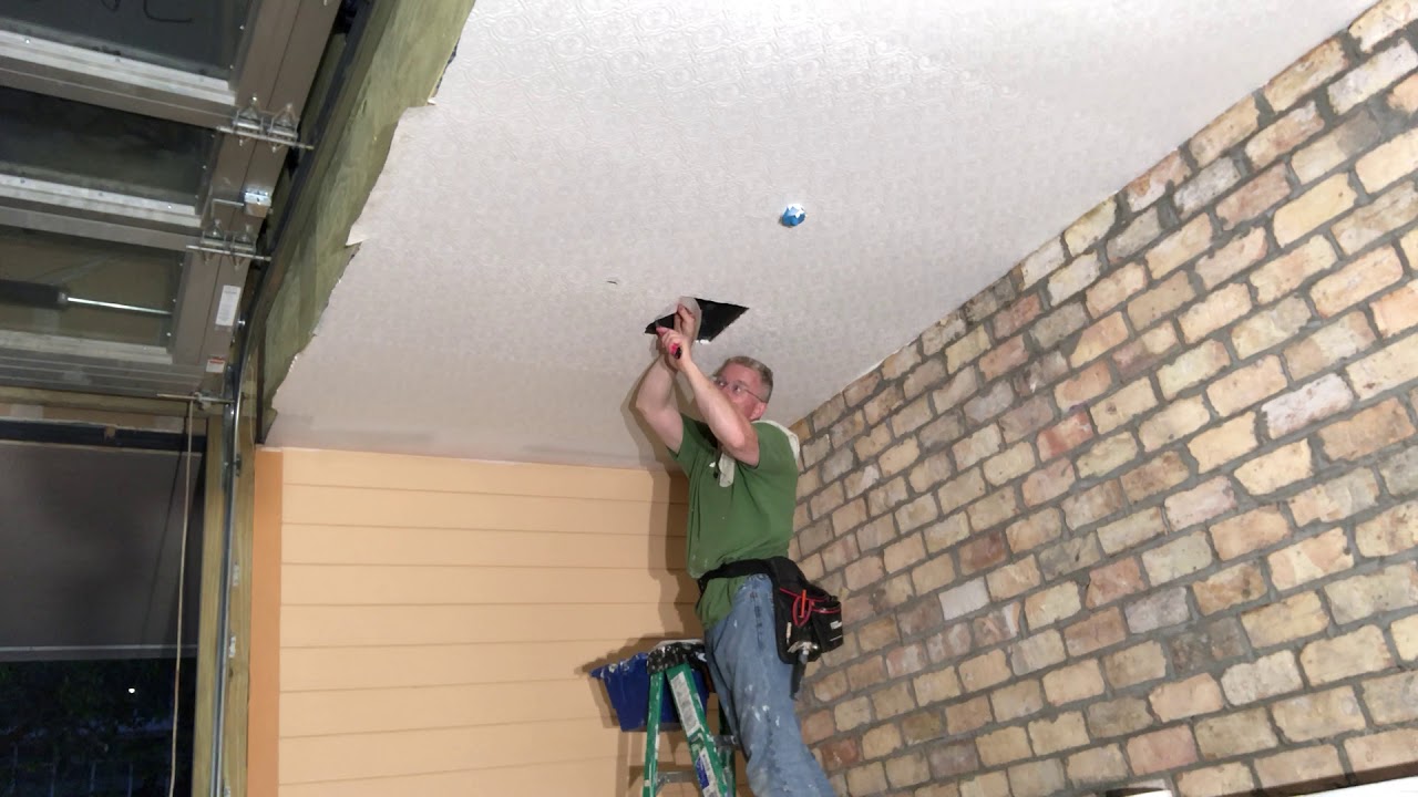 HOW TO WALLPAPER A CEILING PART 5:THE END